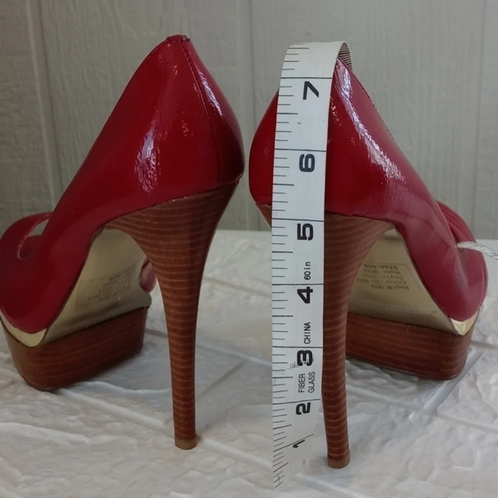 Baker's Shae platform shoes size 8 red
